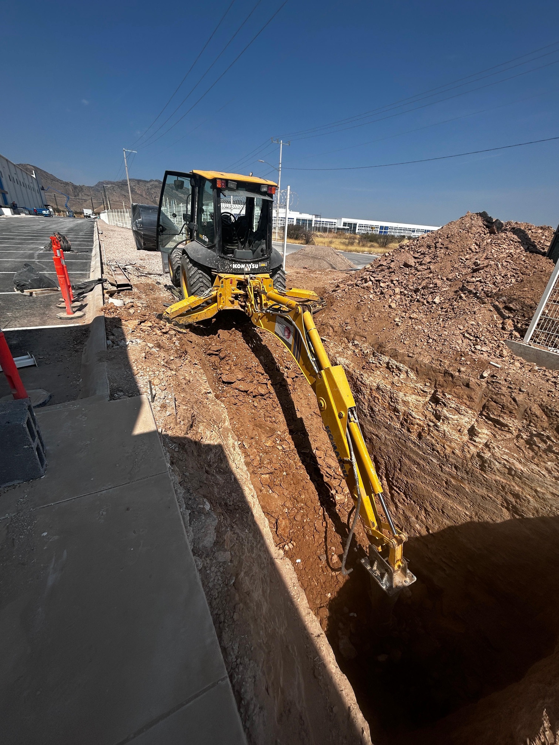 Preparación de terreno con excavación, maquinaria y desarrollo de infraestructura